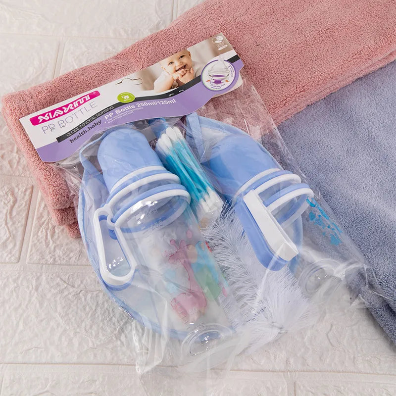 Baby Pflege Set mit Flaschen, Lätzchen & Reinigungsbürste