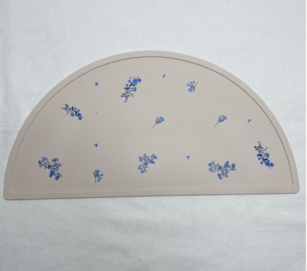 Silikon Platzset für Kinder – Rutschfeste Tischunterlage in Halbmondform