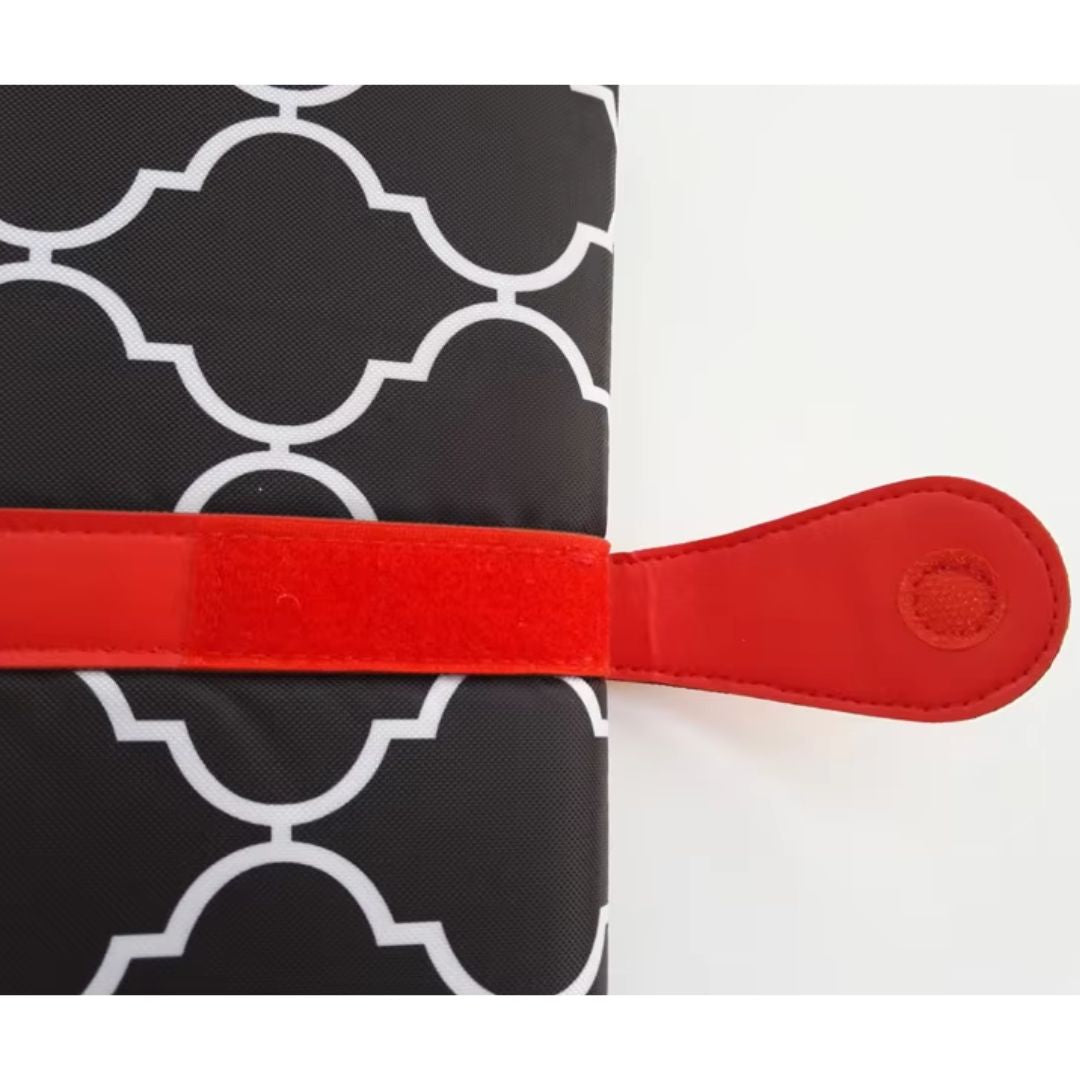 Faltbare Wickelunterlage für unterwegs mit Feuchttuchtasche