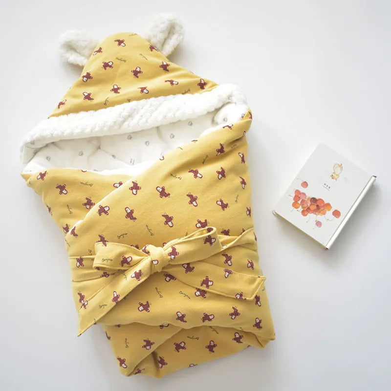 Baby Einschlagdecke mit Kapuze – Kuschelige Decke mit Ohren & Fleece