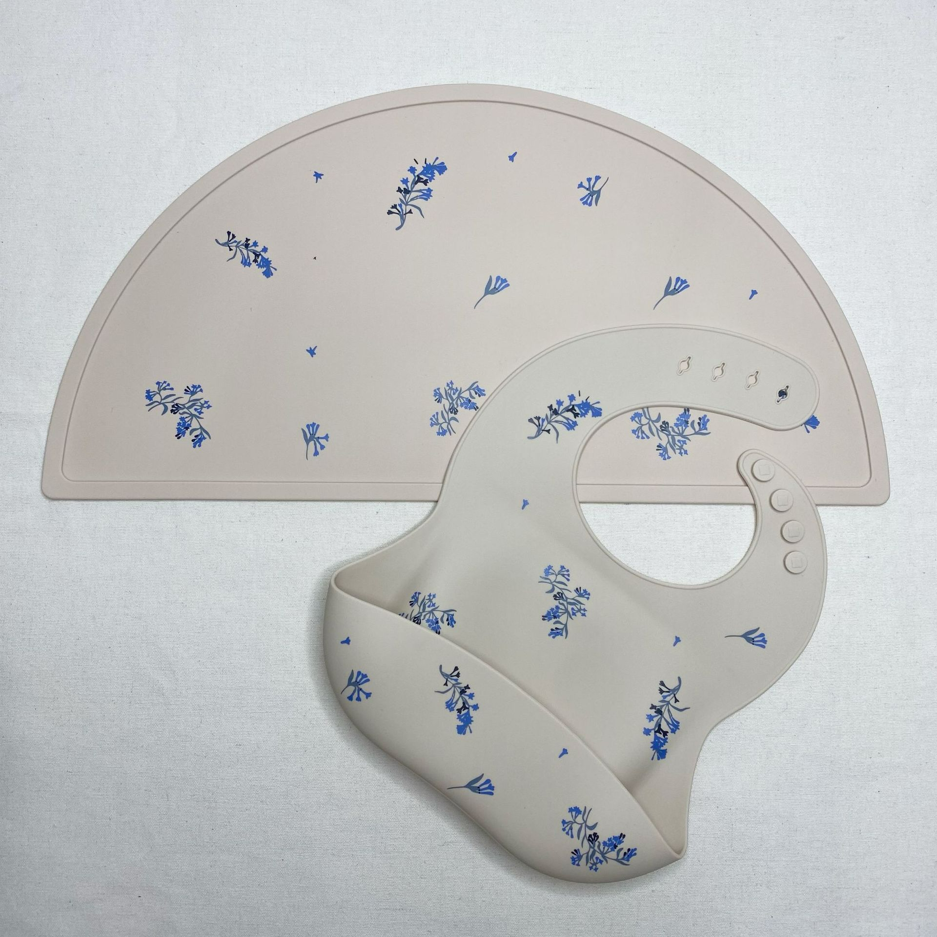 Silikon Platzset für Kinder – Rutschfeste Tischunterlage in Halbmondform