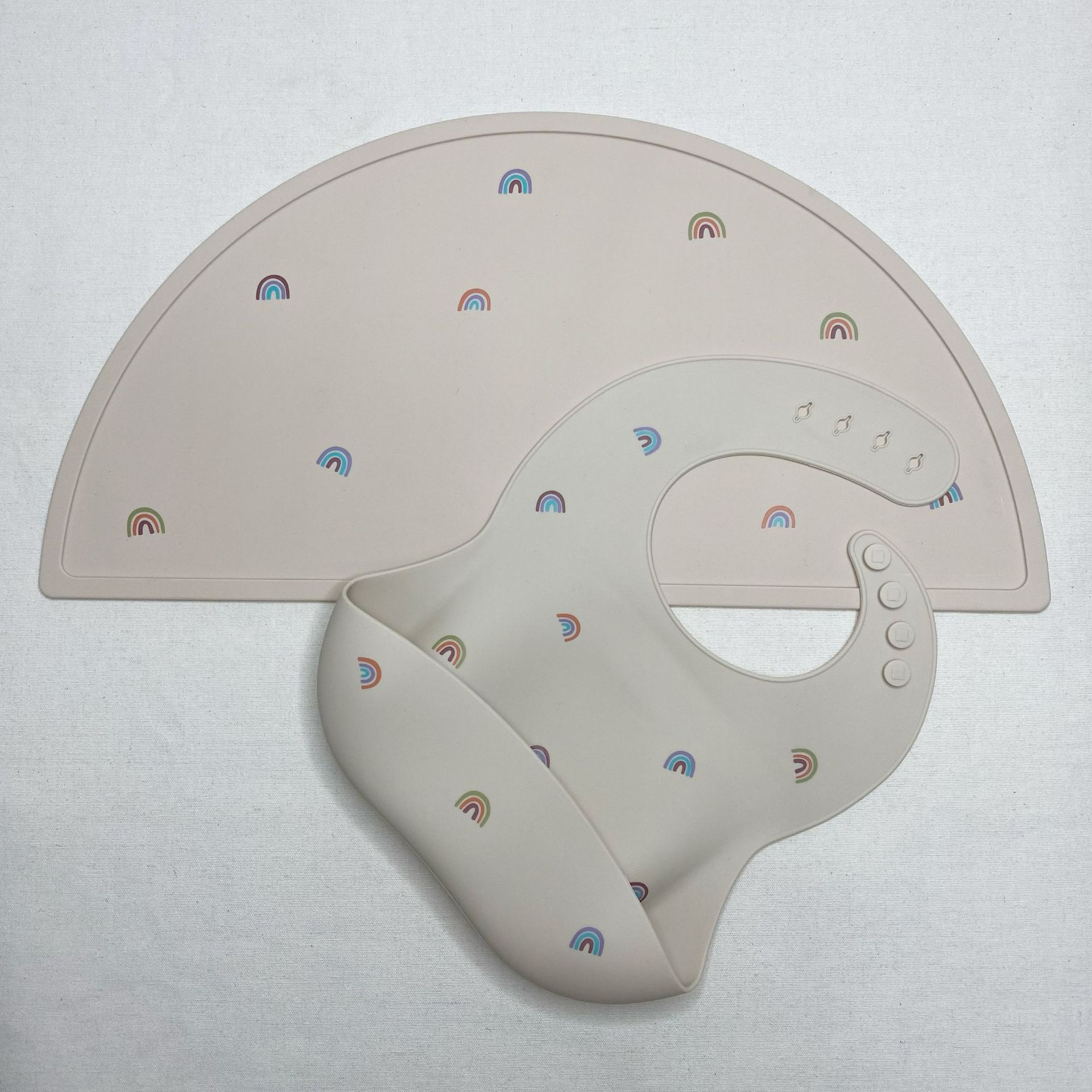 Silikon Platzset für Kinder – Rutschfeste Tischunterlage in Halbmondform