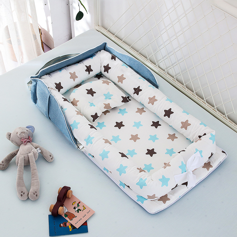 Portable und faltbare Babybett mit Kissen