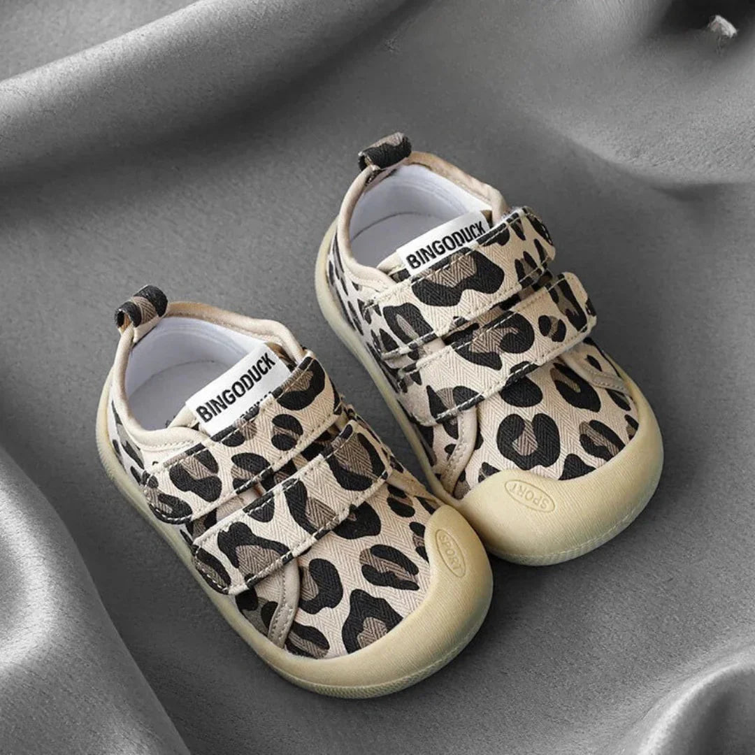 Atmungsaktives Material – Bedruckte Schuhe mit Klettverschluss für Kinder