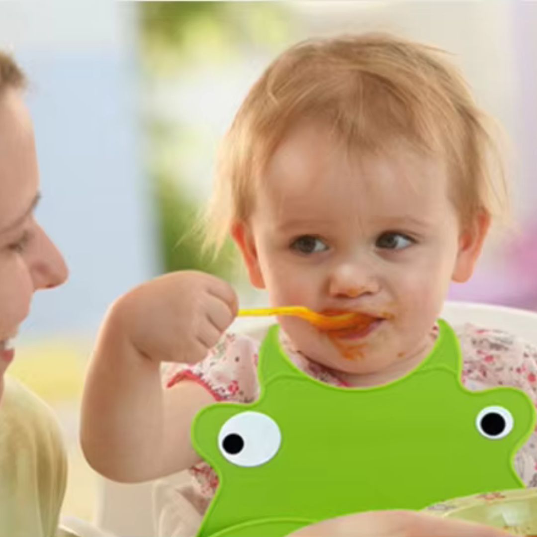 Baby Lätzchen aus Silikon mit Auffangschale – Wasserdicht & Verstellbar