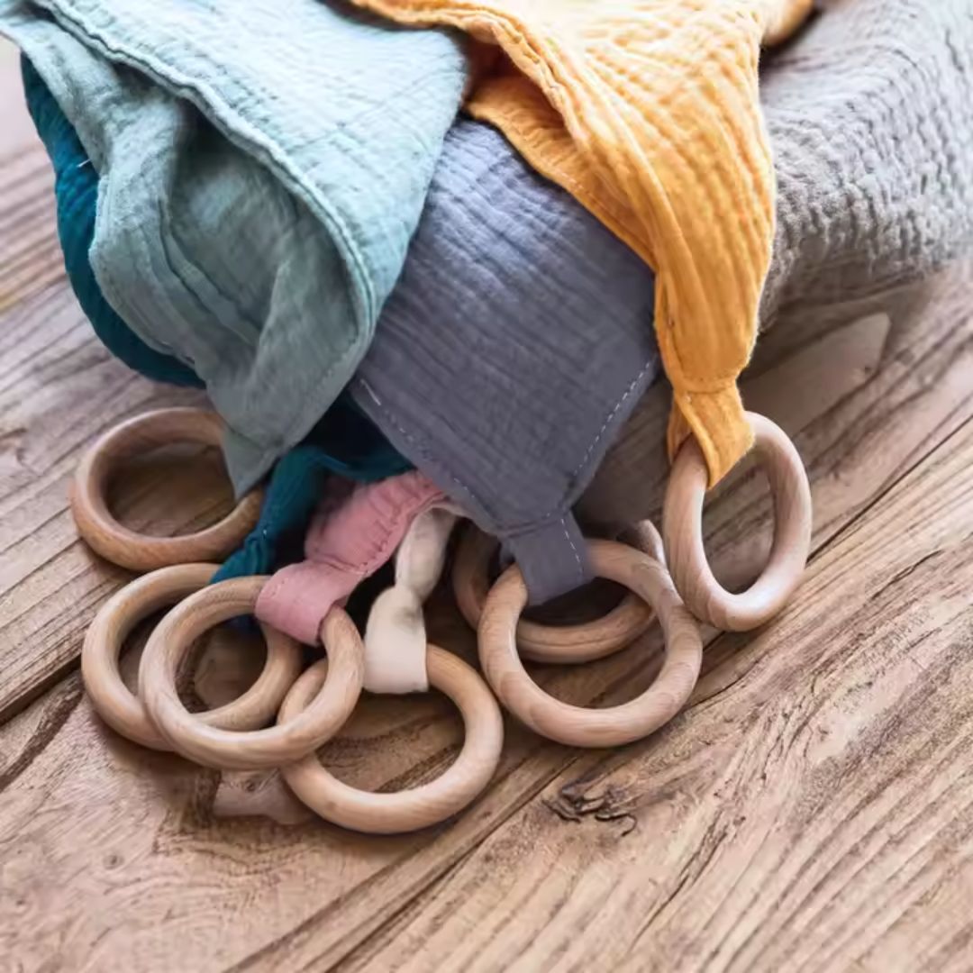 Baby Beißringe mit Holzring – Weiche Muslin Tücher Beißhilfe