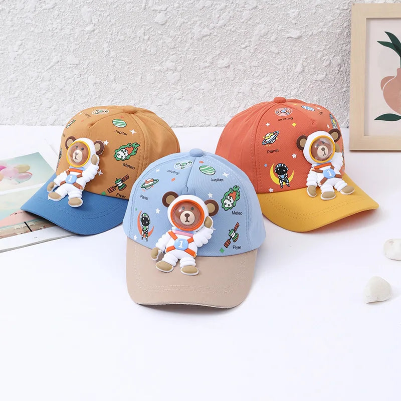 Sonnenlächeln – Kinder Baseballkappe mit Bärchen und Planetenmotiven