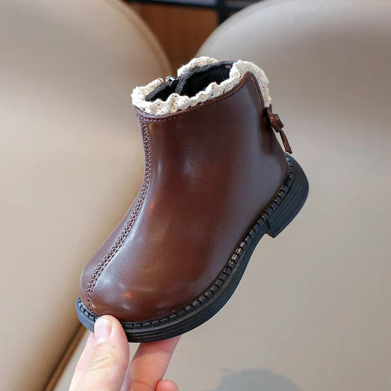 Warme Lederstiefel für Kinder – Klassisch und Bequem mit Rüschen