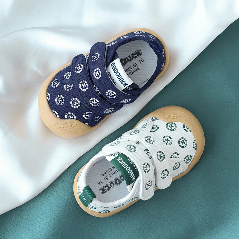 Atmungsaktives Material – Bedruckte Schuhe mit Klettverschluss für Kinder