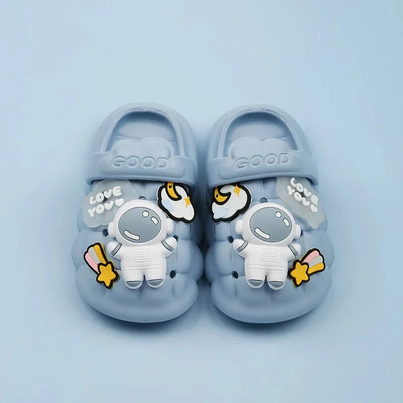 Lustiges Astronauten-Design Kinder-Hausschuhe mit 3D Aufklebern – Bequeme und Verspielte Schuhe