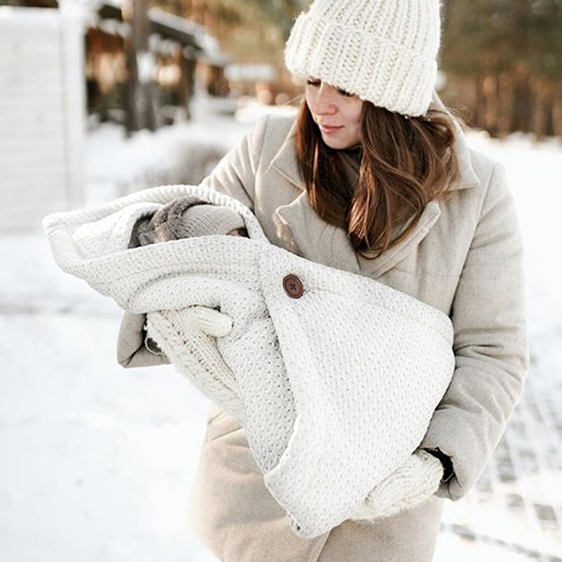 Baby Strick Einschlagdecke – Warme Winterdecke mit Kapuze für Neugeborene