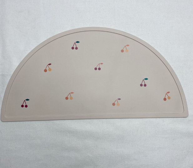 Silikon Platzset für Kinder – Rutschfeste Tischunterlage in Halbmondform