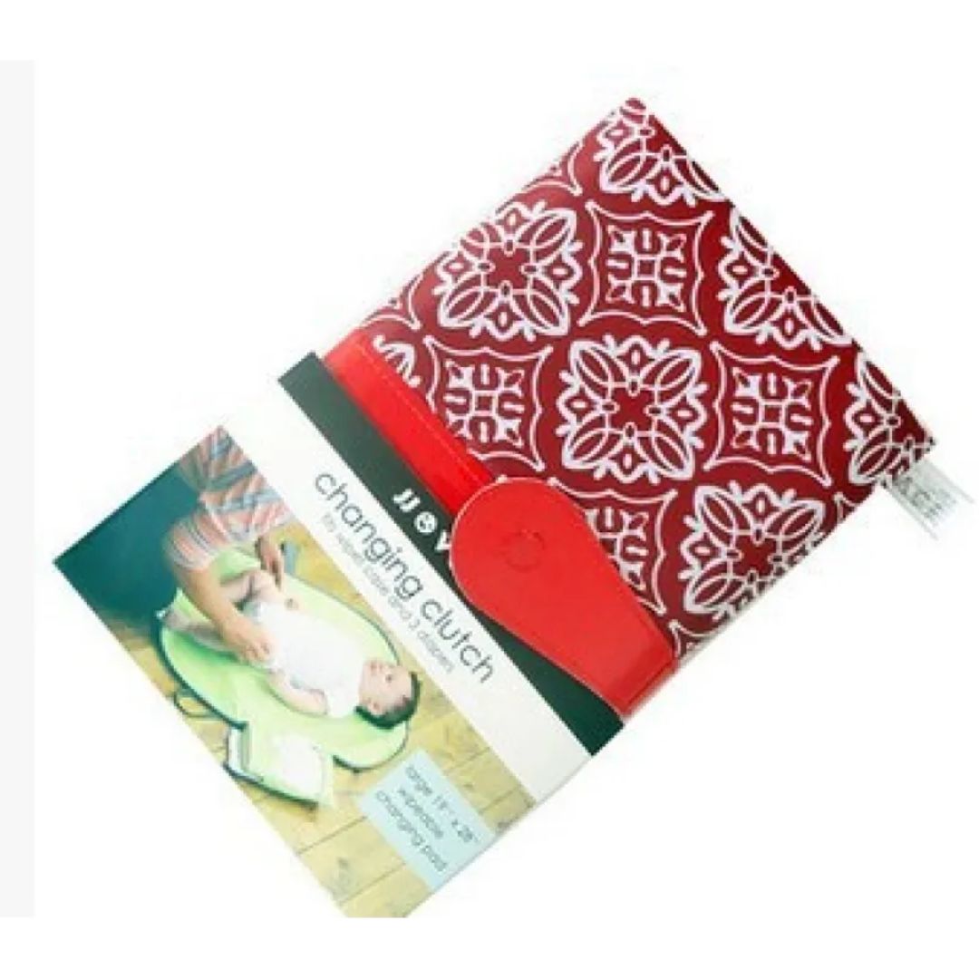 Faltbare Wickelunterlage für unterwegs mit Feuchttuchtasche