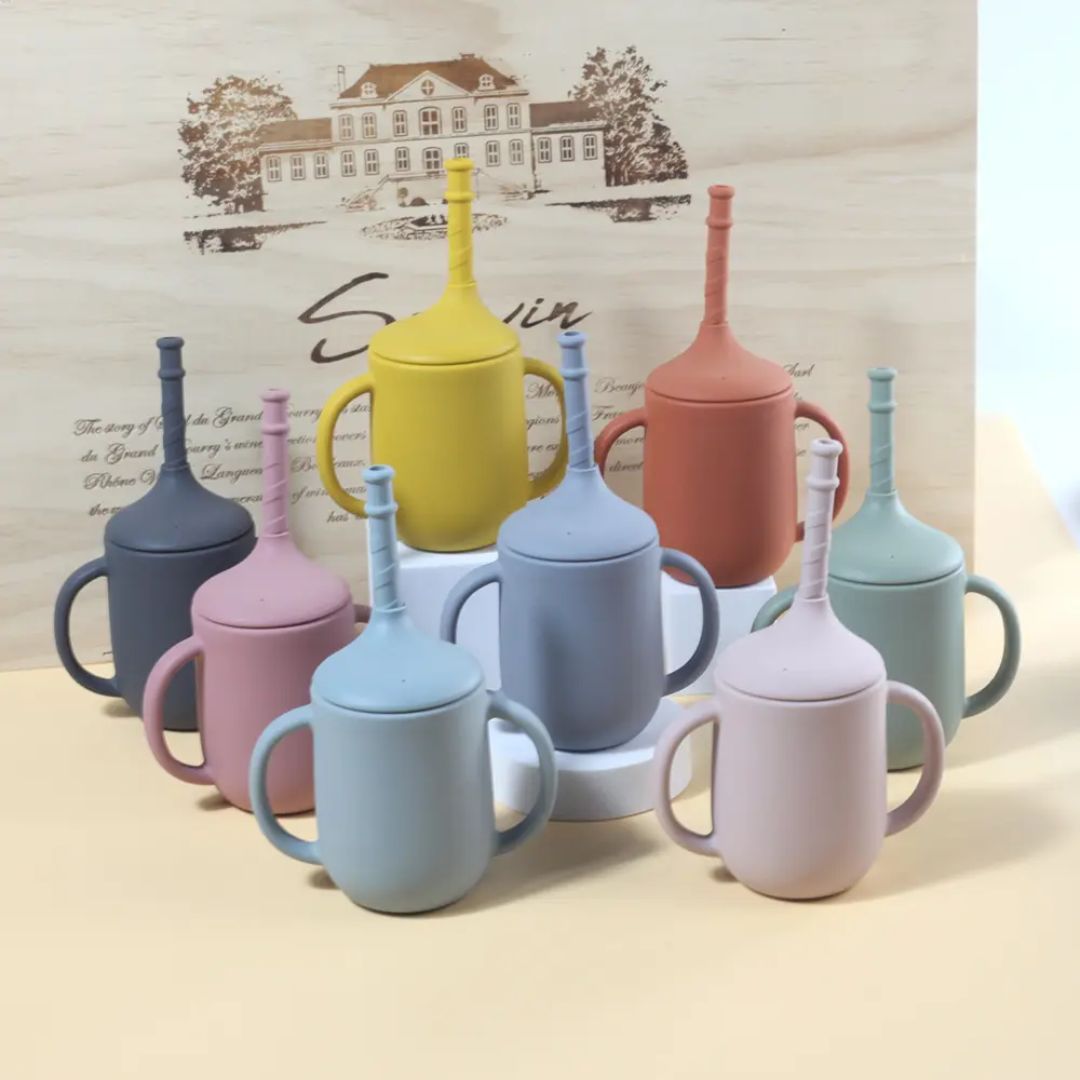 Silikon Trinklernbecher für Babys – Auslaufsicherer Becher mit Griffen und Strohhalm