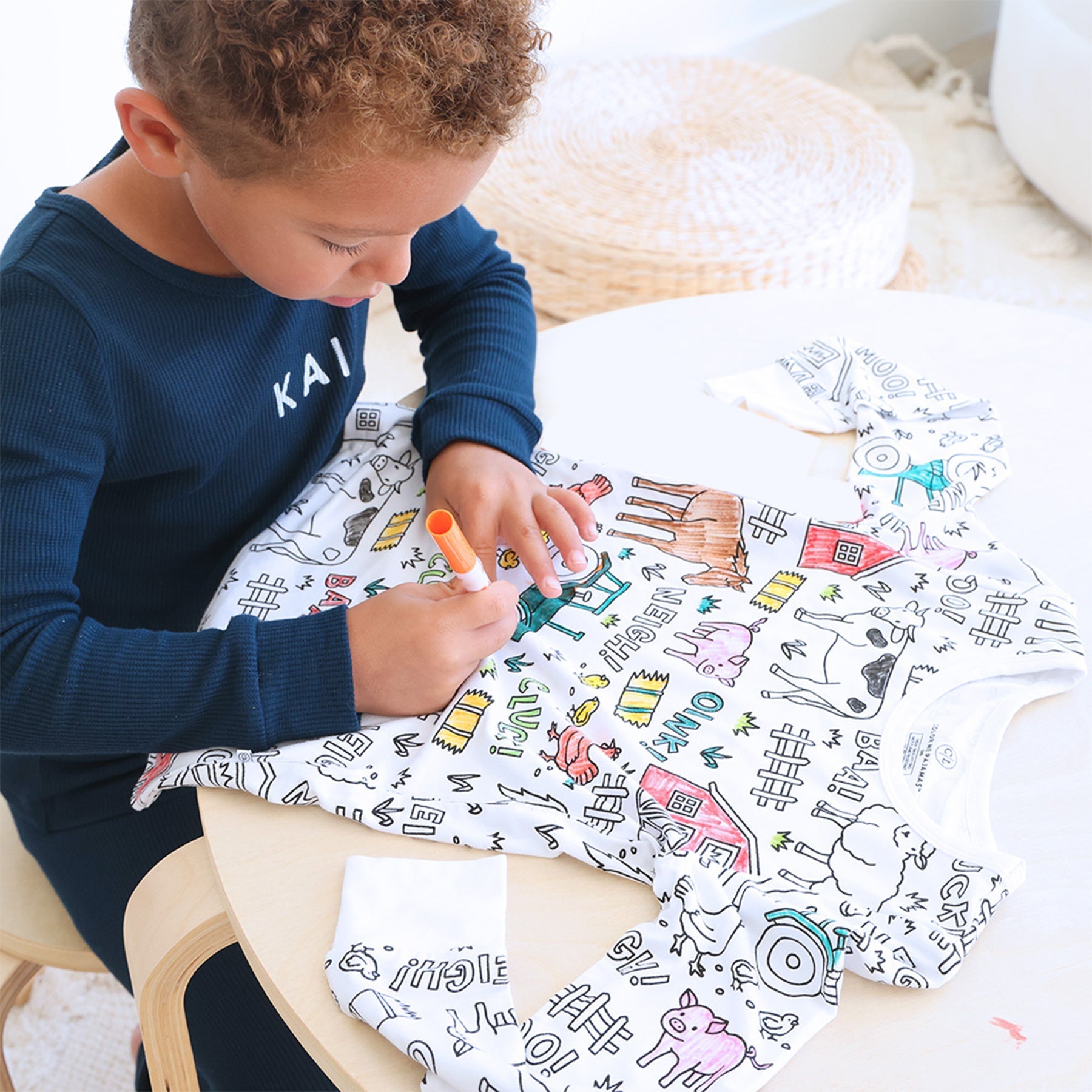 Kreativer Kinder Pyjama zum selber ausmalen