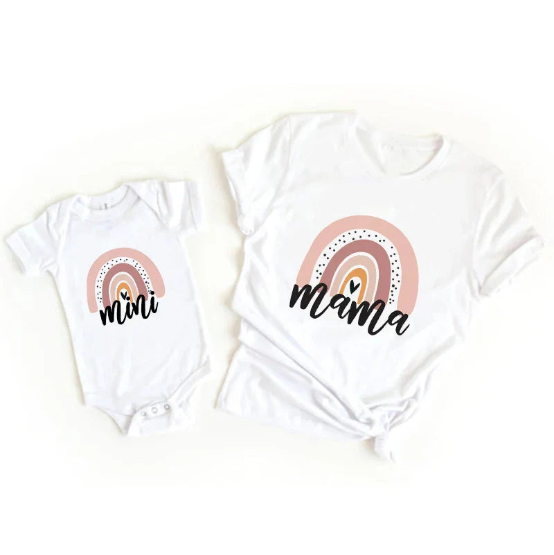 Mama & Tochter - Passendes T-Shirt & Strampler im Regenbogen-Design