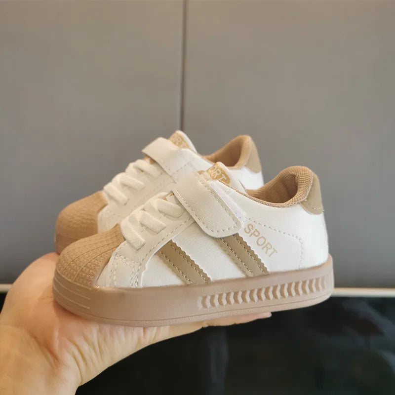 Sportliche Turnschuhe für Kinder – Bequeme Sneaker mit Klettverschluss