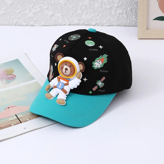 Sonnenlächeln – Kinder Baseballkappe mit Bärchen und Planetenmotiven