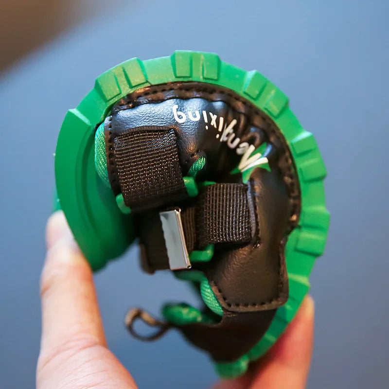 Trendige Kindersandalen mit Verstellriemen – In Pink und Grün für den Sommer