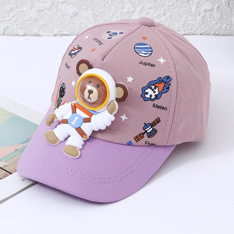 Sonnenlächeln – Kinder Baseballkappe mit Bärchen und Planetenmotiven